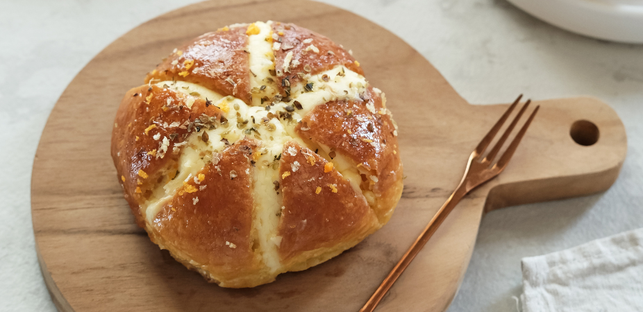 Korean Cream Cheese Garlic Bread Recipe (Viral Bakery Style)